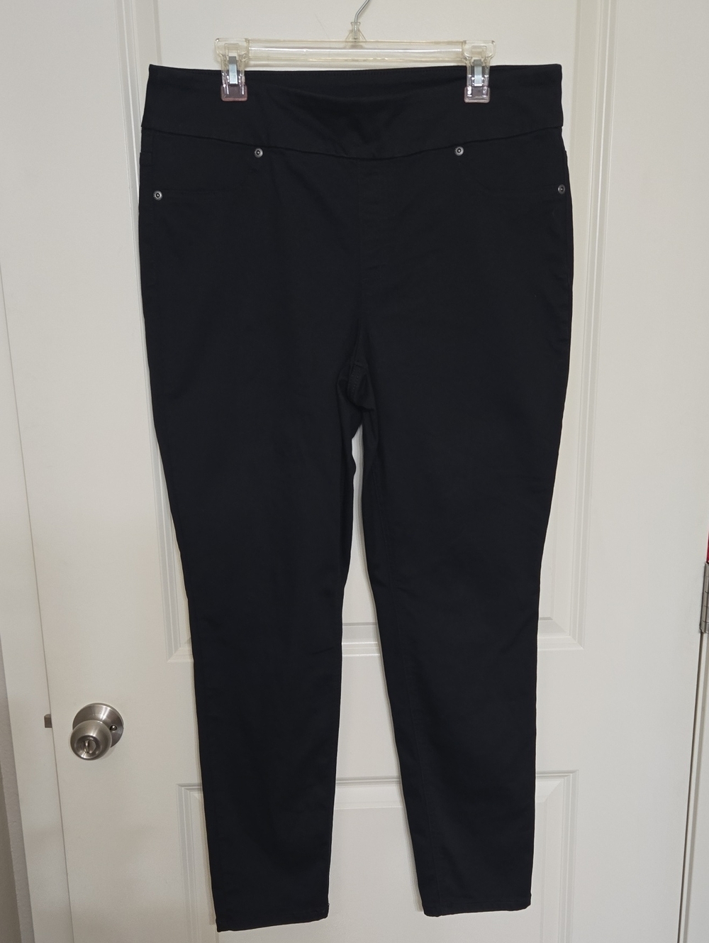 Chico's Black Pull-On Skinny Ponte Pants